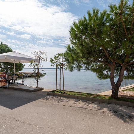 Apartments By The Sea Mandre, Pag - 4093 Kolan Exteriör bild