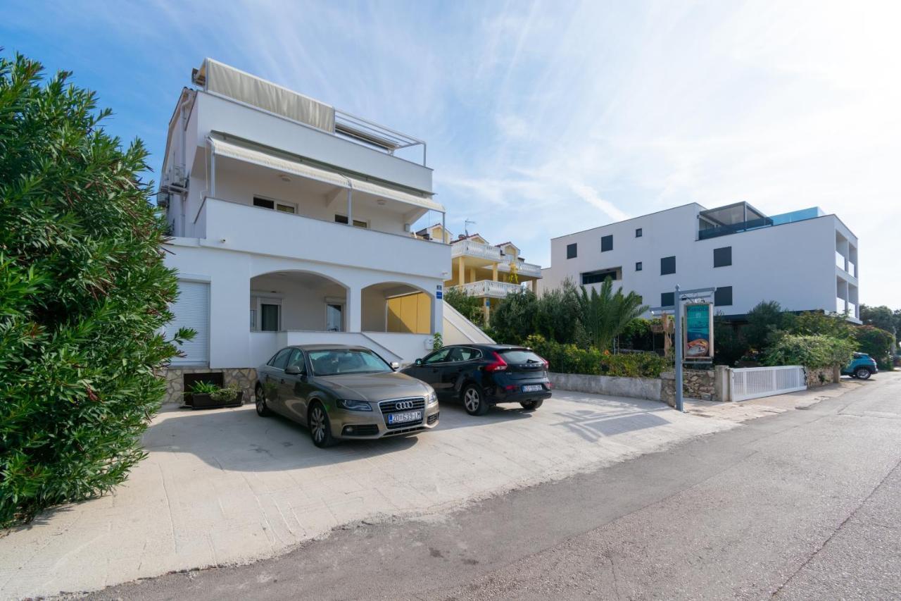 Apartments By The Sea Mandre, Pag - 4093 Kolan Exteriör bild