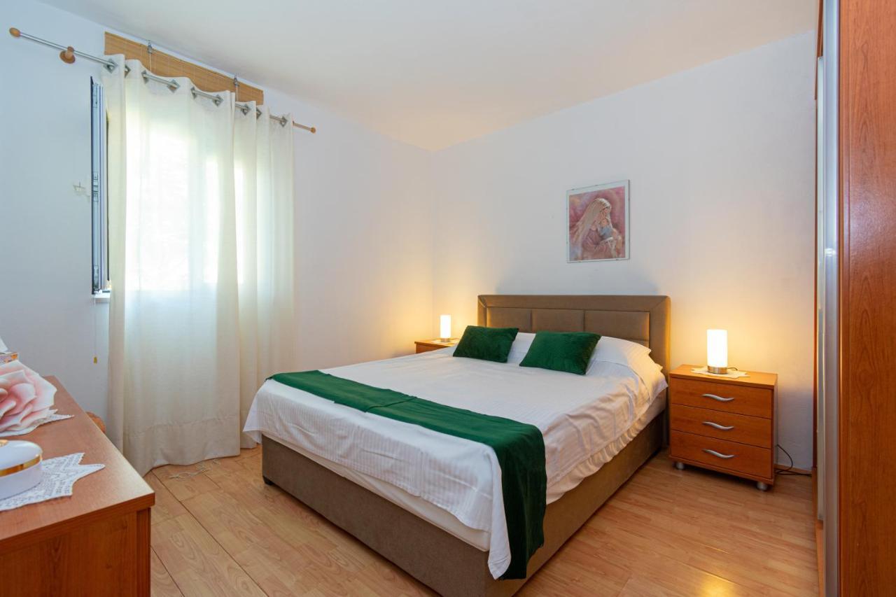 Apartments By The Sea Mandre, Pag - 4093 Kolan Exteriör bild