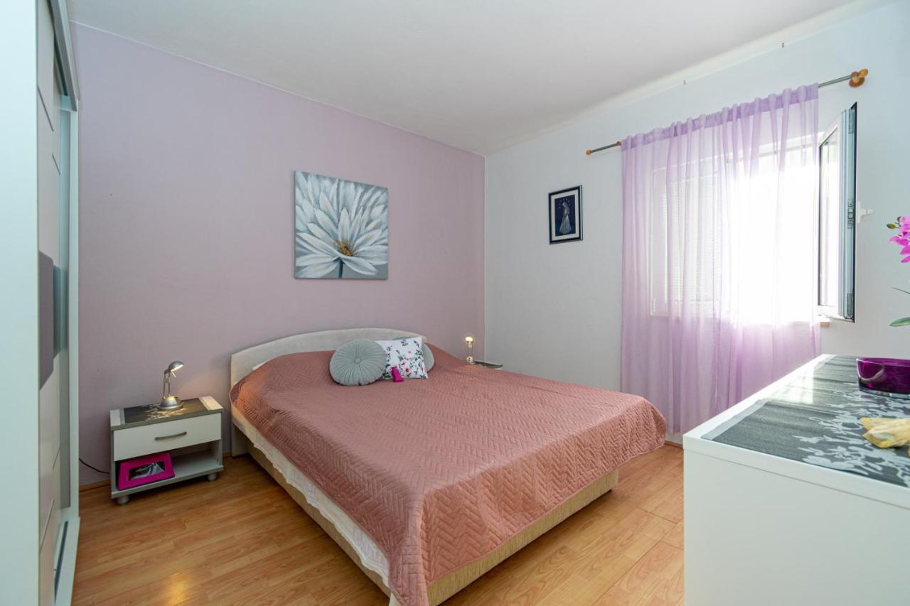 Apartments By The Sea Mandre, Pag - 4093 Kolan Exteriör bild