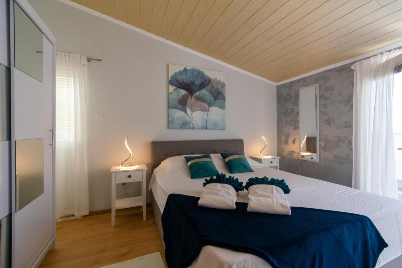 Apartments By The Sea Mandre, Pag - 4093 Kolan Exteriör bild